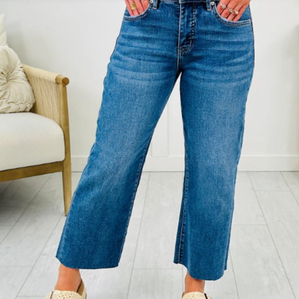 Daydreamer Wide Leg Tummy Control Cropped Jeans Size 9 NWT
